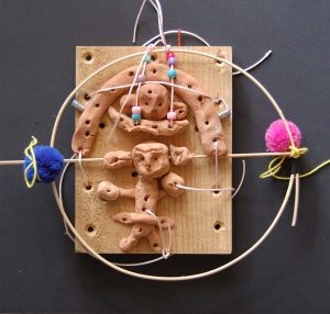 Gris-gris. Sans colle. Argile percée à frais. Cercle de rituels.